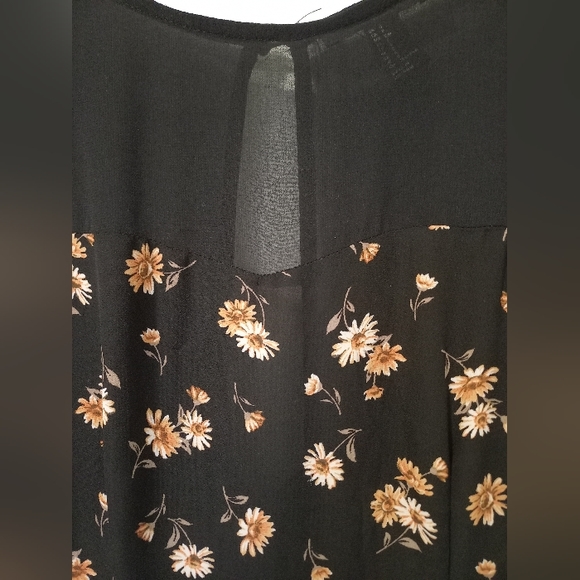 *SOLD* Black Sheer Daisy Print Short Sleeve Mini Dress - Picture 5 of 6